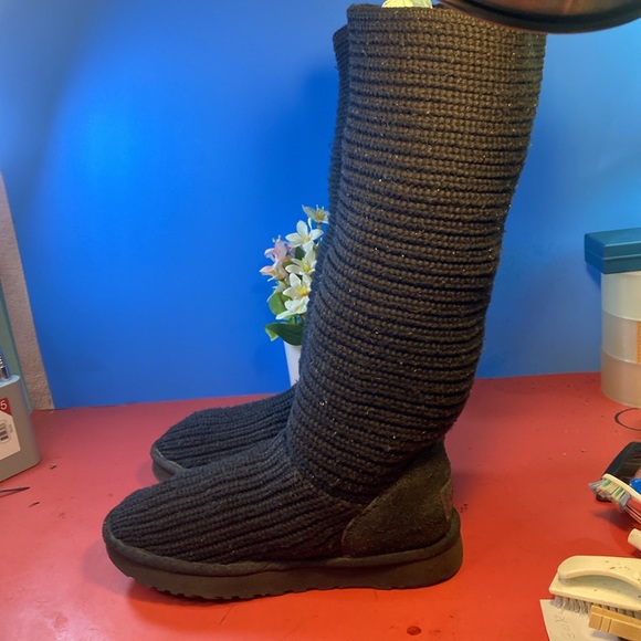 Ugg boots SZ 9 - Picture 4 of 7